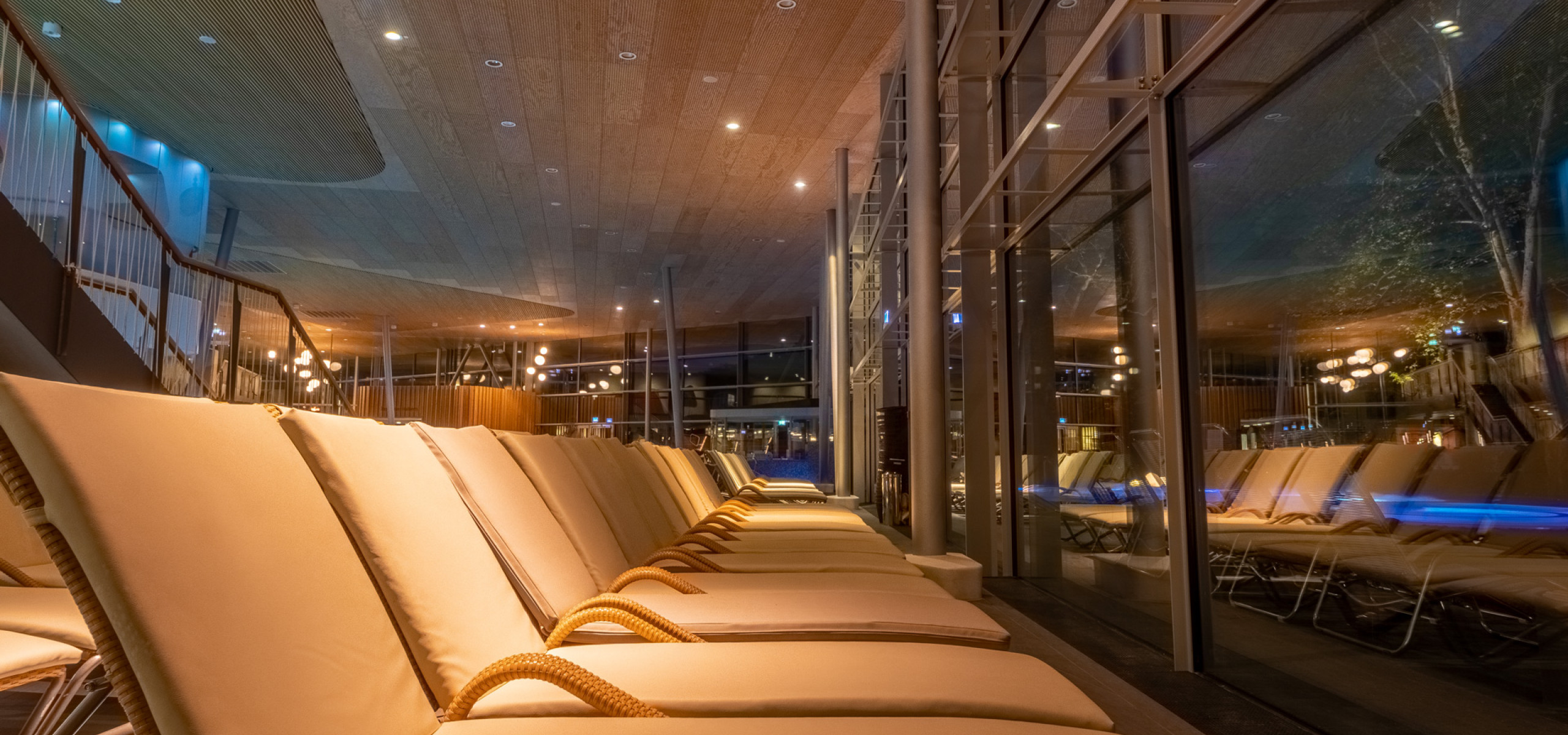 emser therme liegenreservierung glasfront